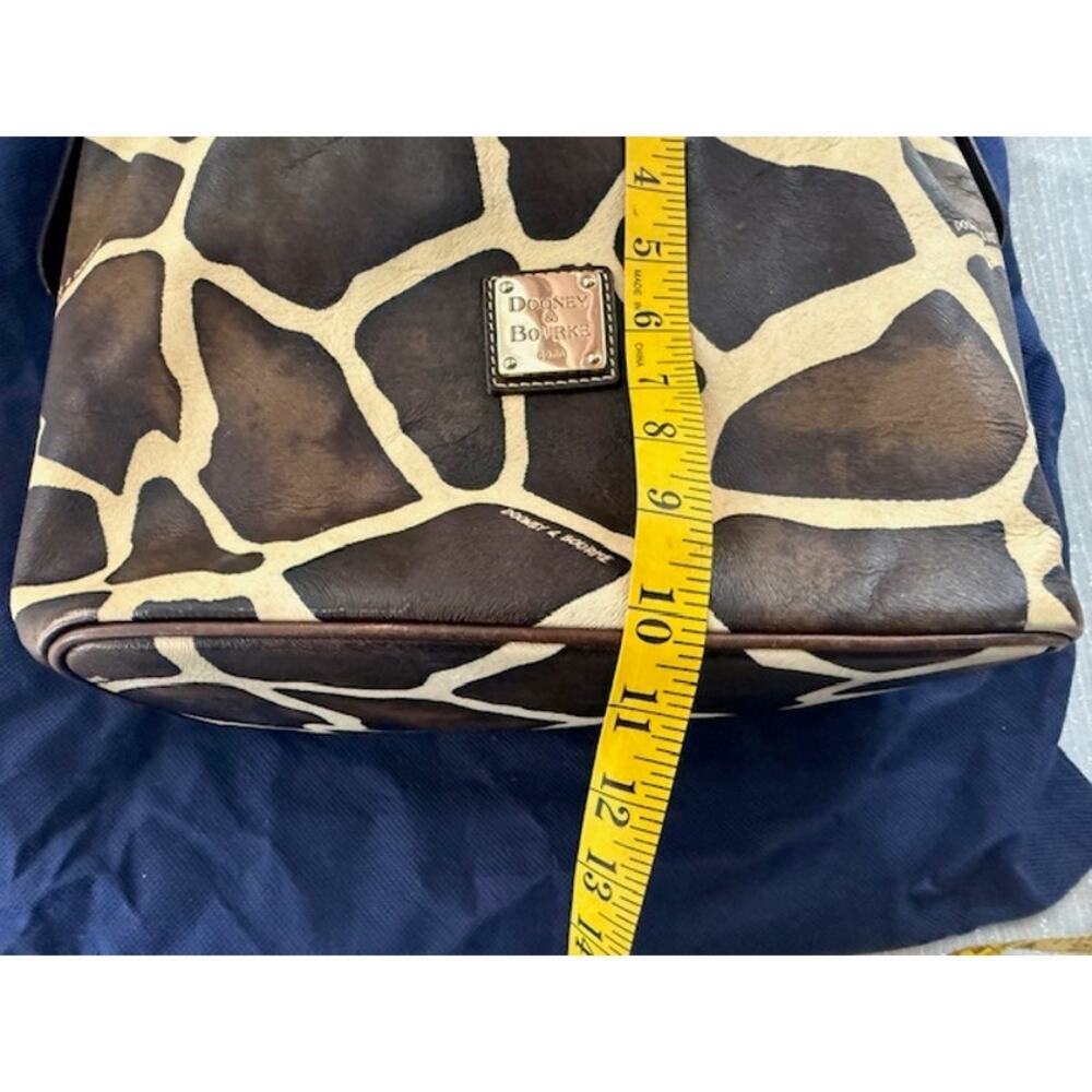 DOONEY & BOURKE GIRRAFFE PRINT DRAWSTRING SHOULDER BAG WITH DUST BAG - Picture 16 of 16